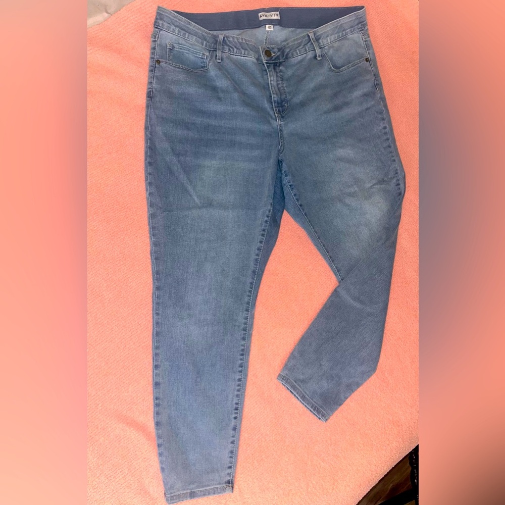 Ava & Viv Women’s Size 20W Elastic Band Light Wash Jeans